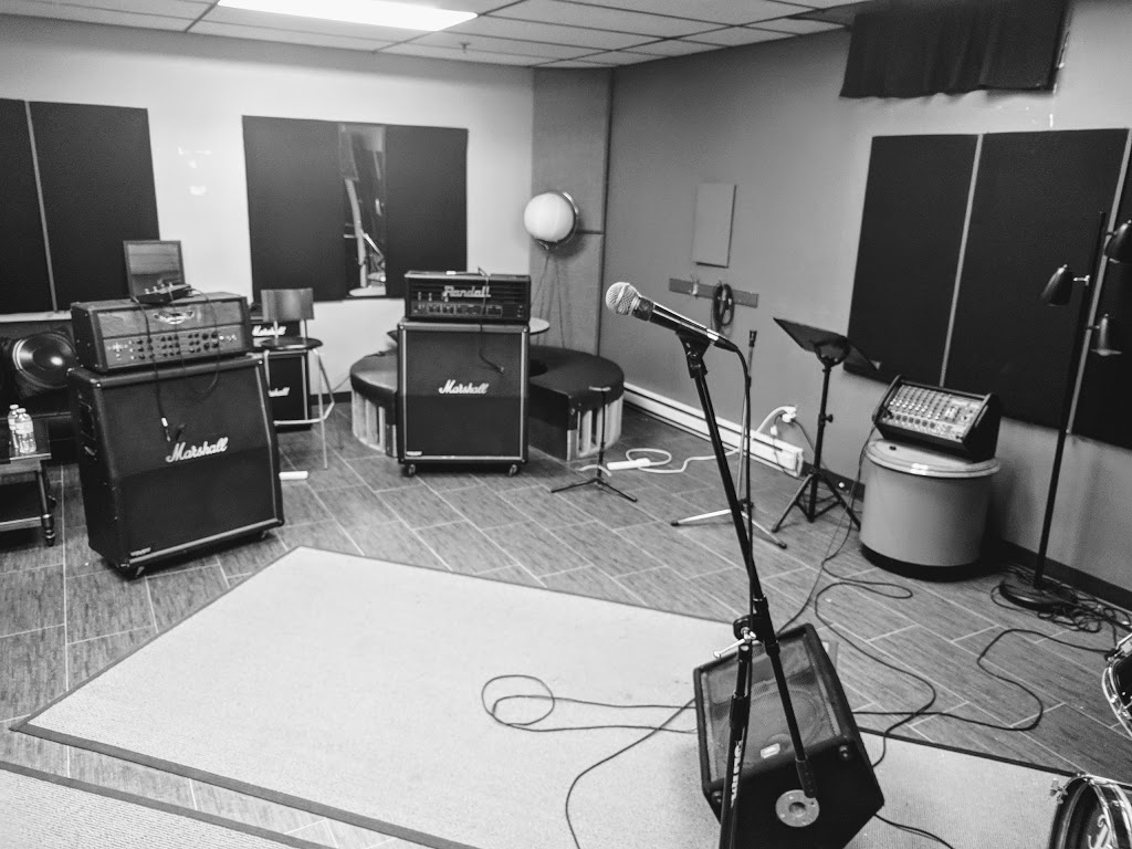 Edadic Music - Recording and Rehearsal Studios | electronics store | 161 Deerhide Crescent, North York, ON M9M 2Z2, Canada | 4167463434 OR +1 416-746-3434
