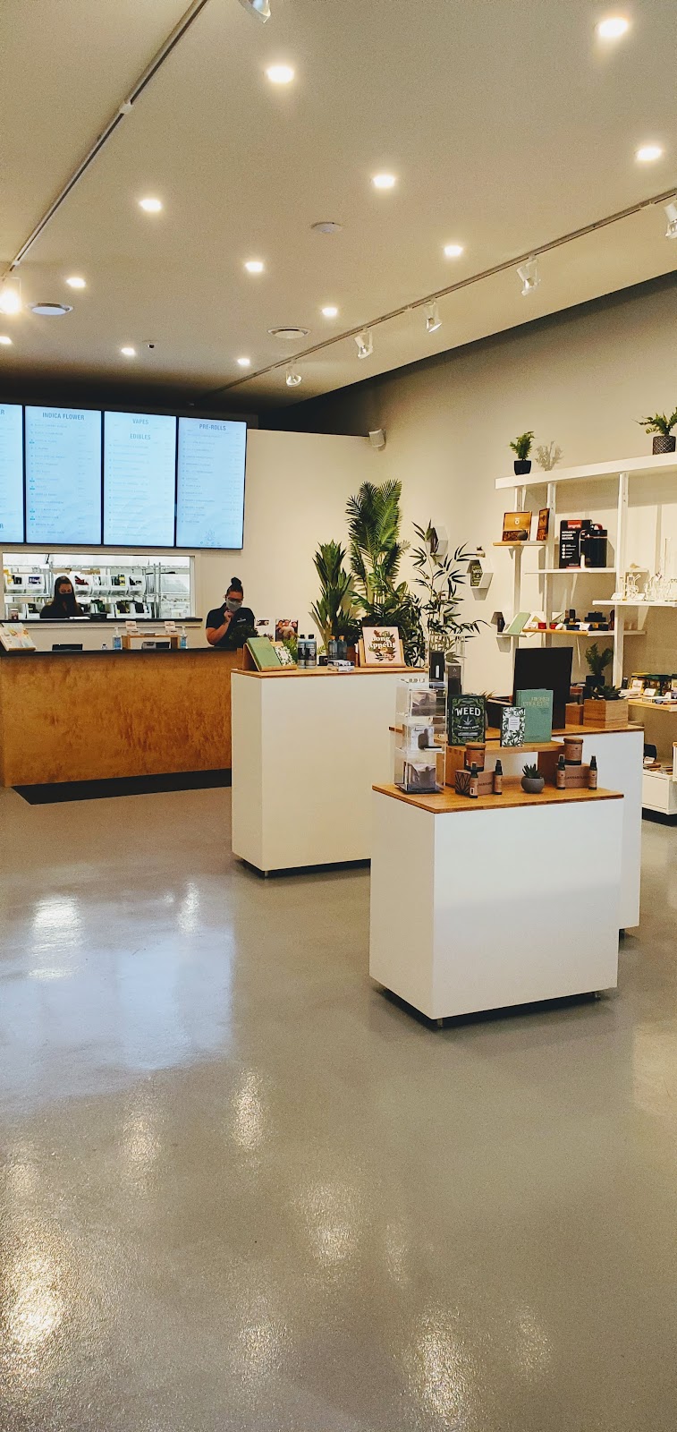 Crossroads Cannabis Hanover | 880 10th St #105, Hanover, ON N4N 1S3, Canada | Phone: (519) 506-4420