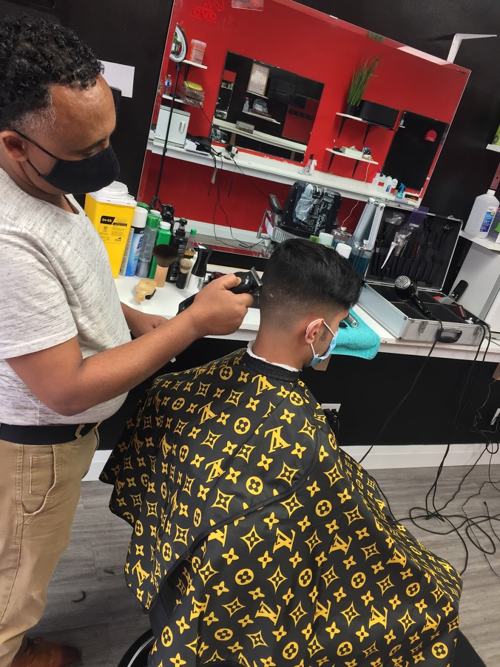 Oro Barber Shop | 23 Macdonell St, Guelph, ON N1H 2Z4, Canada | Phone: (519) 763-3203