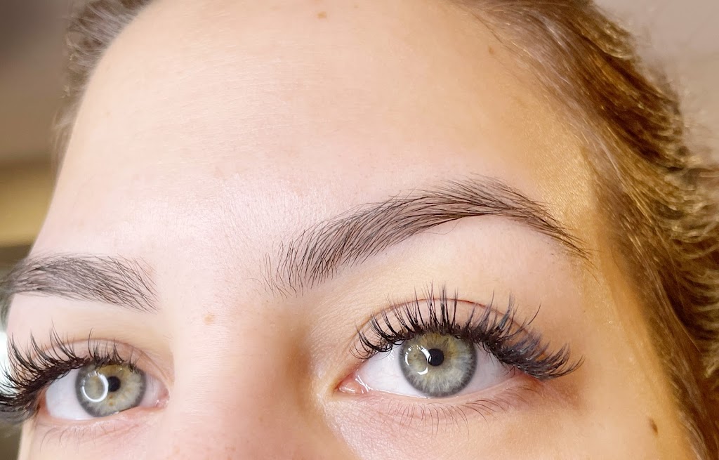 Best Lashes YEG | 1828 Tomlinson Crescent NW, Edmonton, AB T6R 2T4, Canada | Phone: (780) 700-9184