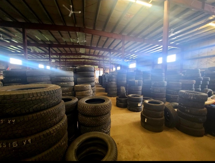 LEntrepôt du pneu de Québec | 1745 Rte de lAéroport, LAncienne-Lorette, QC G2G 2P5, Canada | Phone: (418) 871-8000