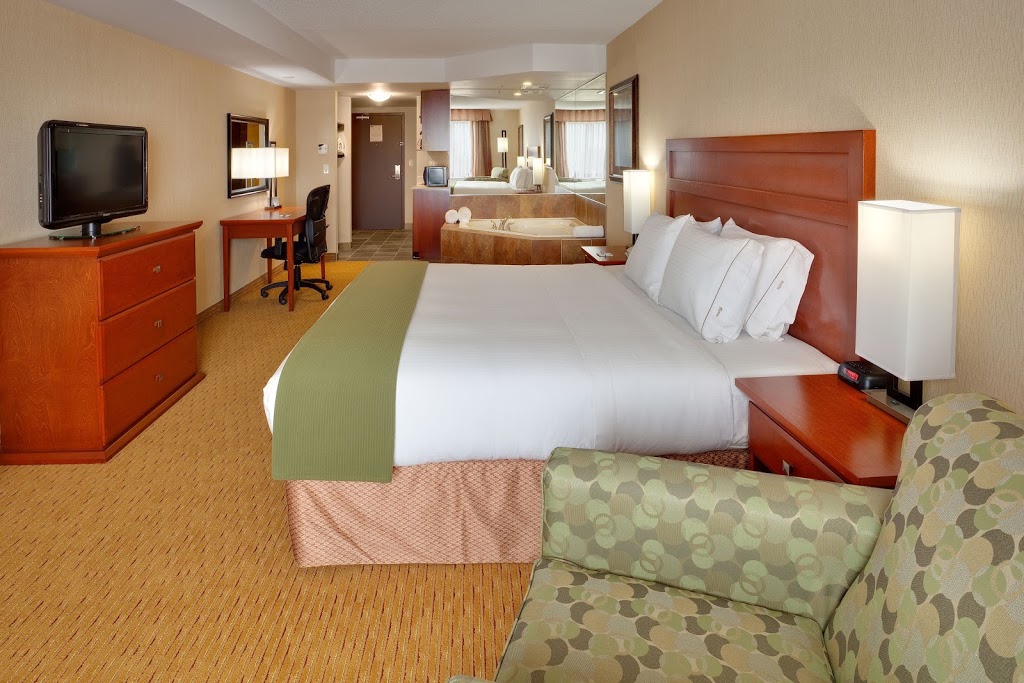Holiday Inn Express & Suites Clarington - Bowmanville | lodging | 37 Spicer Square, Bowmanville, ON L1C 5M2, Canada | 9056978089 OR +1 905-697-8089