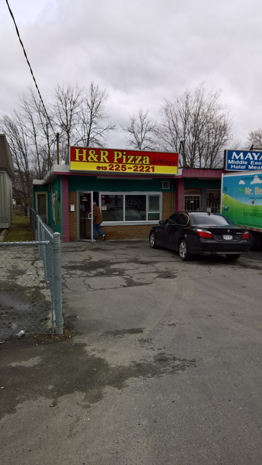 H&R Pizza and Wings | 197 Norice St, Nepean, ON K2G 2Y4, Canada | Phone: (613) 225-2221