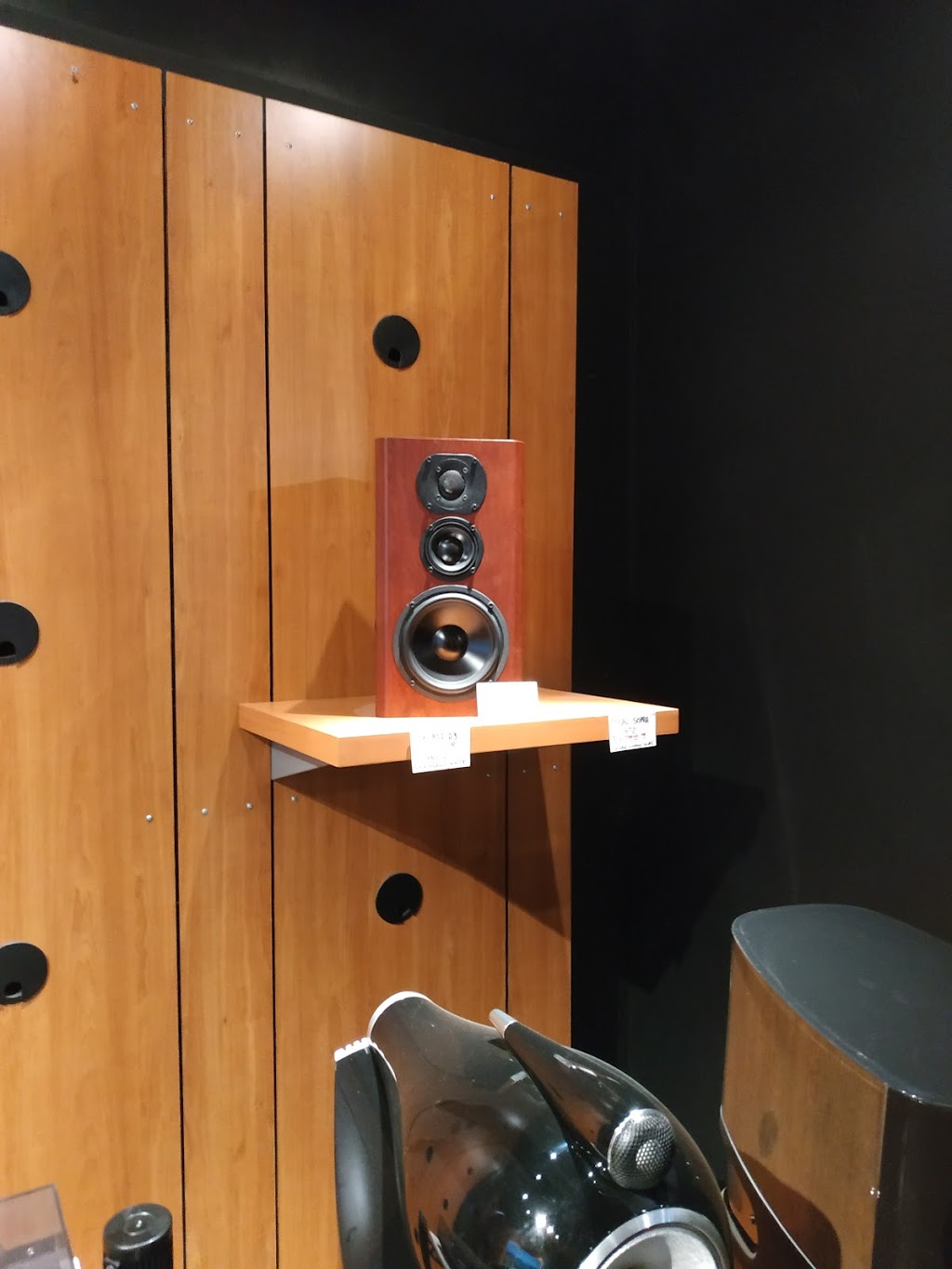 Metro Music | 695 Bank St, Ottawa, ON K1S 3T8, Canada | Phone: (613) 233-9688