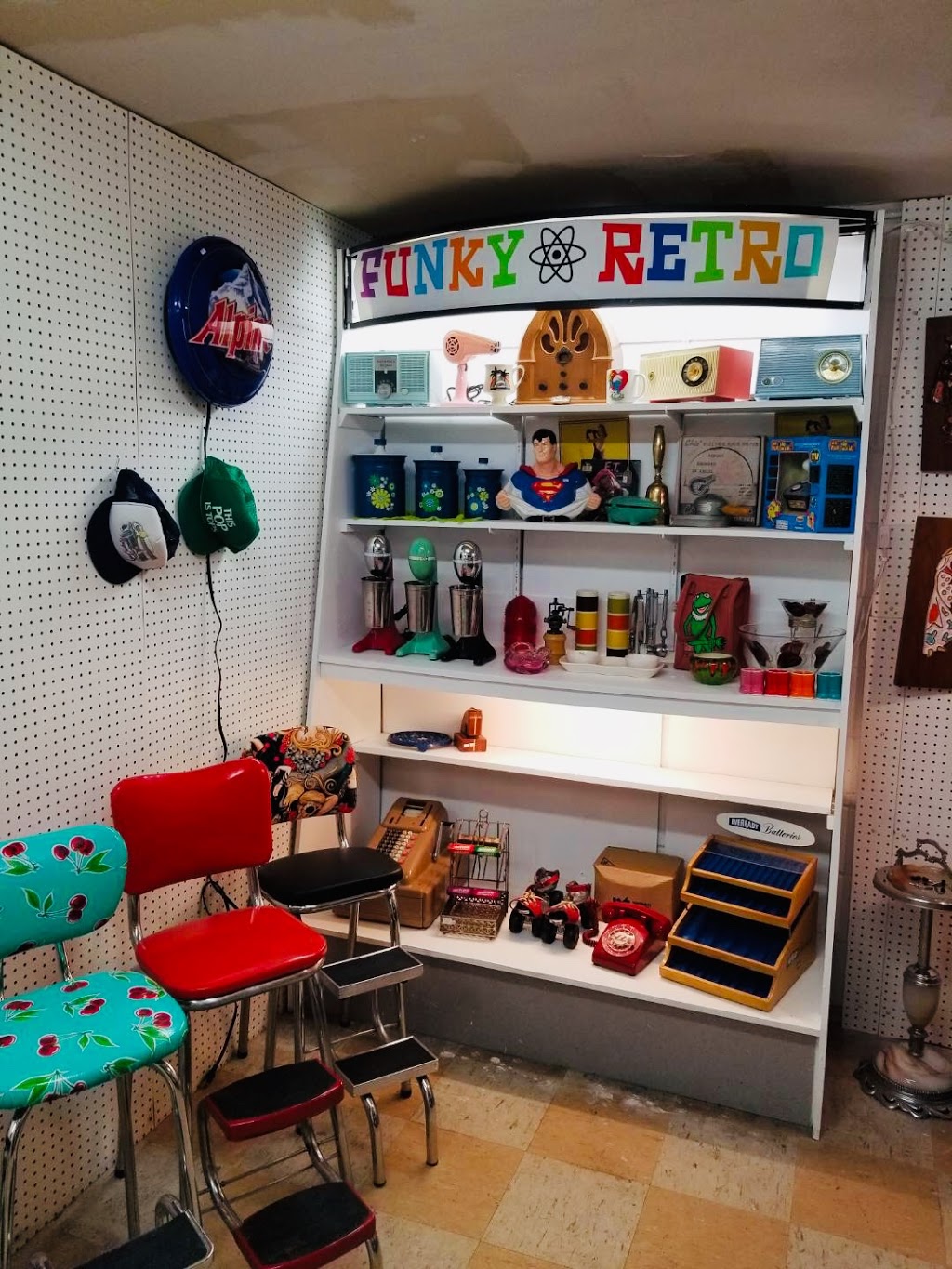 Gore St. Antique Flea Market | 147 Gore St E, Perth, ON K7H 1J8, Canada | Phone: (613) 267-3156