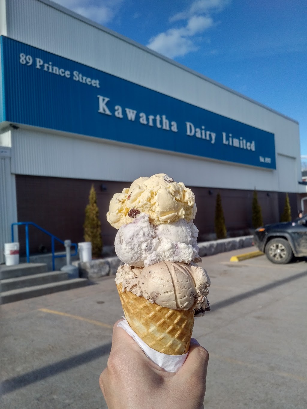 Kawartha Dairy Bobcaygeon | 89 Prince St W, Bobcaygeon, ON K0M 1A0, Canada | Phone: (705) 738-5123