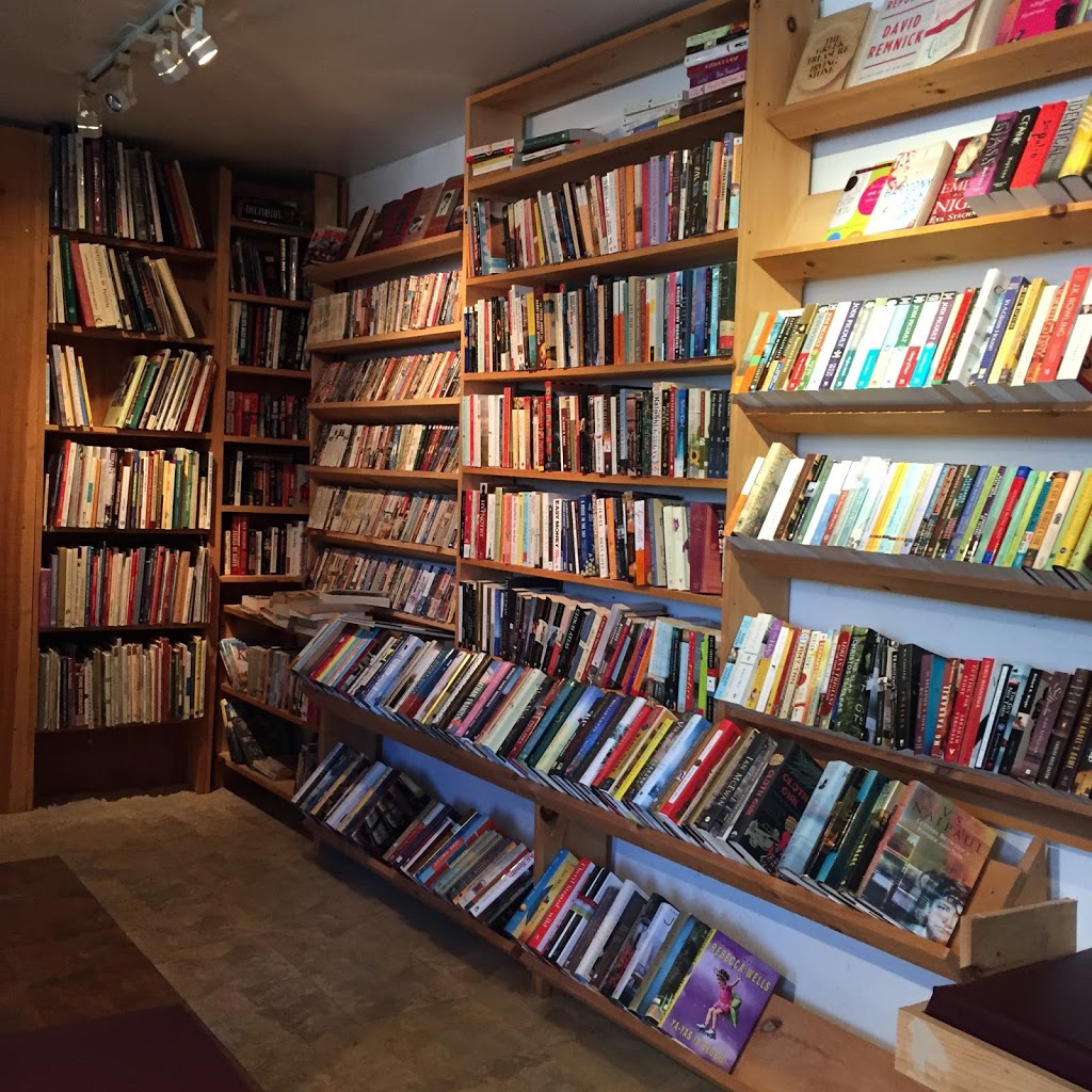 The Book Lady | 24 Market St, Fenelon Falls, ON K0M 1N0, Canada | Phone: (705) 886-2665