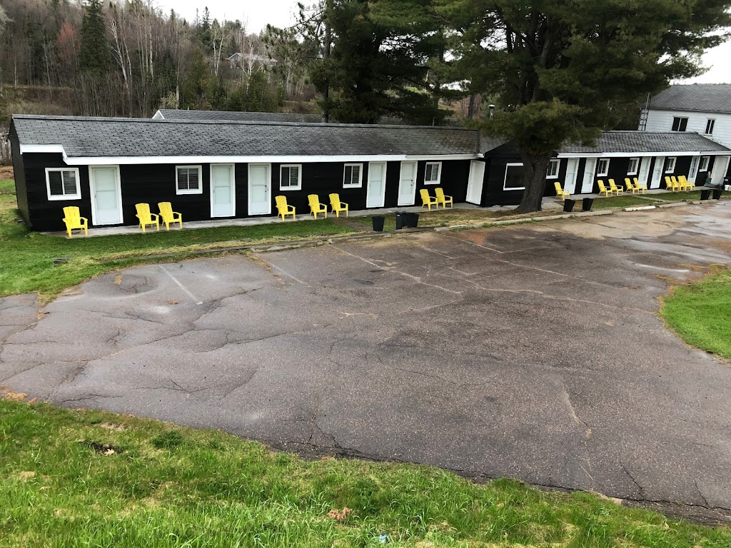 Rolling Rapids Motel | 29552 ON-60, Whitney, ON K0J 2M0, Canada | Phone: (613) 637-1220