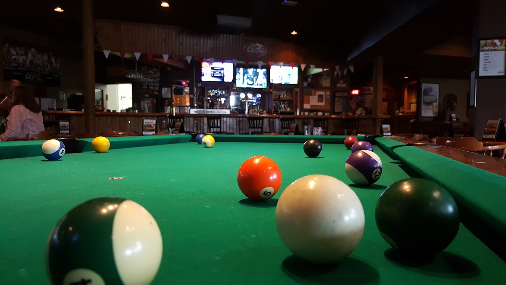 Schooners Neighbourhood Pub | 6416 Old Banff Coach Rd SW, Calgary, AB T3H 2H3, Canada | Phone: (403) 240-2424