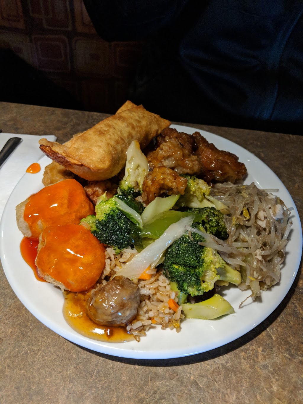 Long Du Restaurant | 2121 Long Lake Rd, Sudbury, ON P3E 5H2, Canada | Phone: (705) 222-2141