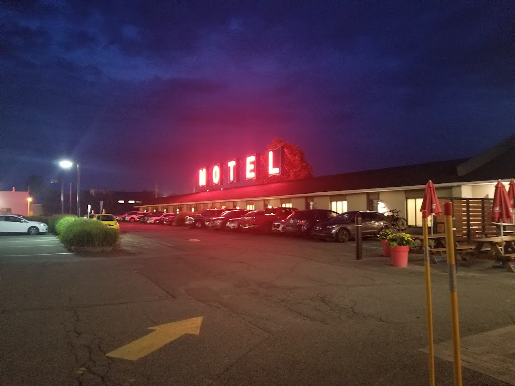 Motel Boulevard Cartier Inc | 80 Bd Cartier, Rivière-du-Loup, QC G5R 2M9, Canada | Phone: (418) 867-1830