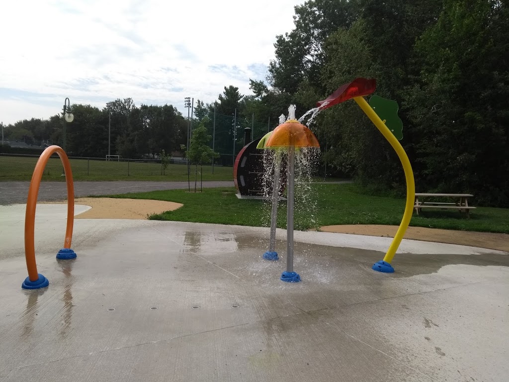 Parc du Rucher-jeux Deau | 1268 Avenue de la Grande Allée, Mascouche, QC J7L 1R9, Canada | Phone: (450) 474-4133