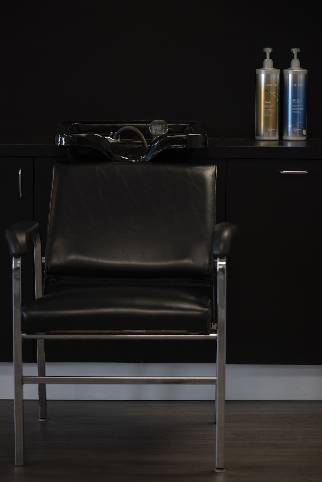 Vickys Barber Shop | 236 Norwich Ave Unit 6, Woodstock, ON N4S 3V9, Canada | Phone: (519) 532-3240