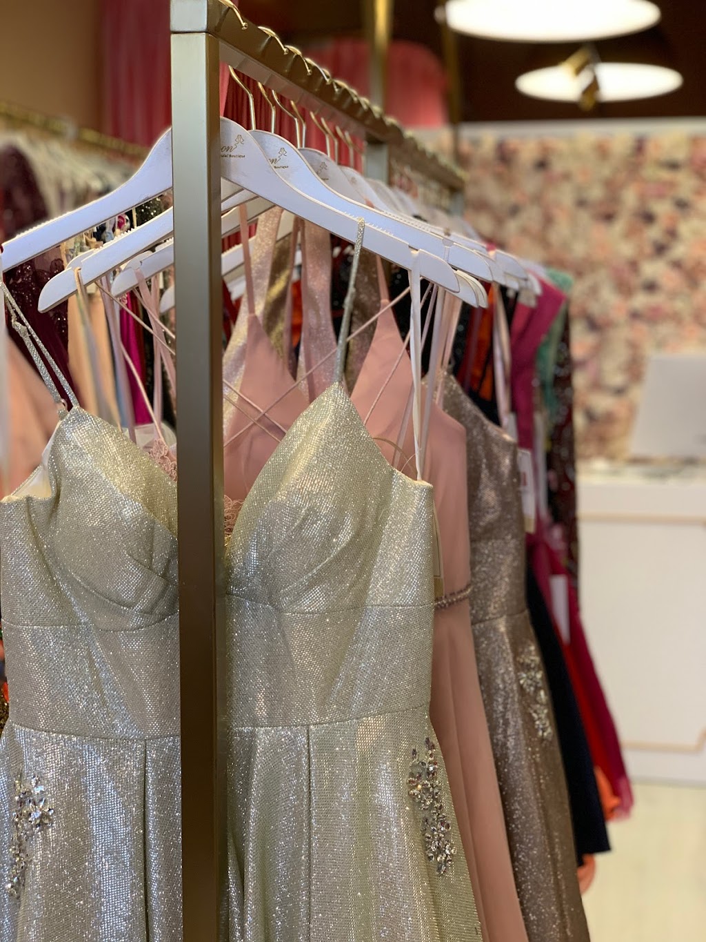 La Maison Prom and Evening | 2900 Gibford Dr #110, Ottawa, ON K1V 2R4, Canada | Phone: (613) 738-7700