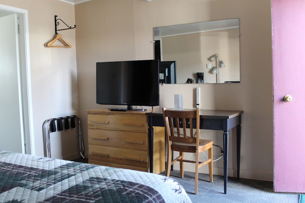 Nomad Motel | 1500 Cariboo Hwy, Clinton, BC V0K 1K0, Canada | Phone: (250) 459-2214