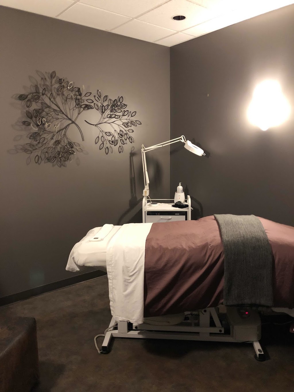 City Looks Salon, Spa & Wig Centre | 11-3900 Grant Ave, Winnipeg, MB R3R 3C2, Canada | Phone: (204) 896-3177