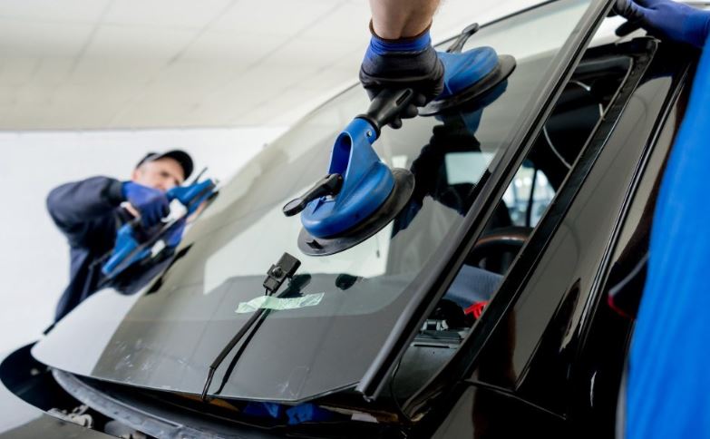 Super Auto Glass Repair Brampton | 62 Moregate Crescent, Brampton, ON L6S 3K9, Canada | Phone: (647) 370-3899
