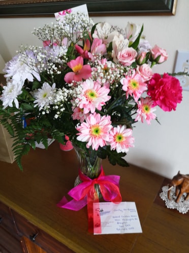 Francescas Flowers & Gifts | 6677 Meadowvale Town Centre Cir #171, Mississauga, ON L5N 2R5, Canada | Phone: (905) 813-4434