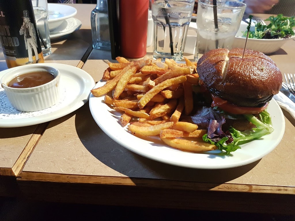 The Blyth Inn | 422 Queen St, Blyth, ON N0M 1H0, Canada | Phone: (519) 523-9381