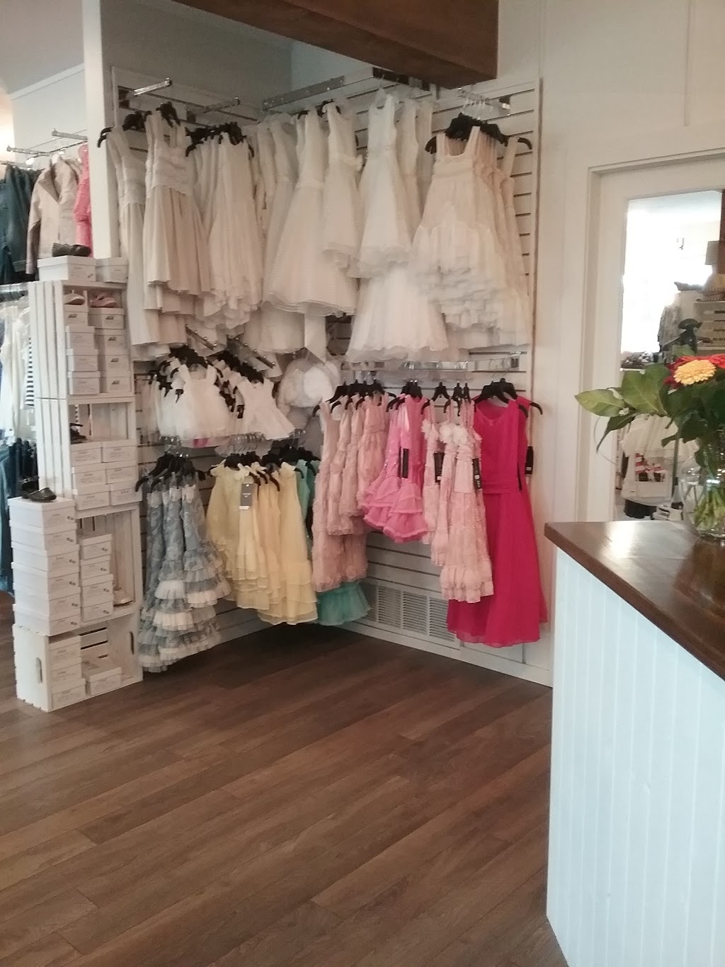 Peggy Sues At The Landing | 308 Gower Point Rd, Gibsons, BC V0N 1V0, Canada | Phone: (604) 886-3818