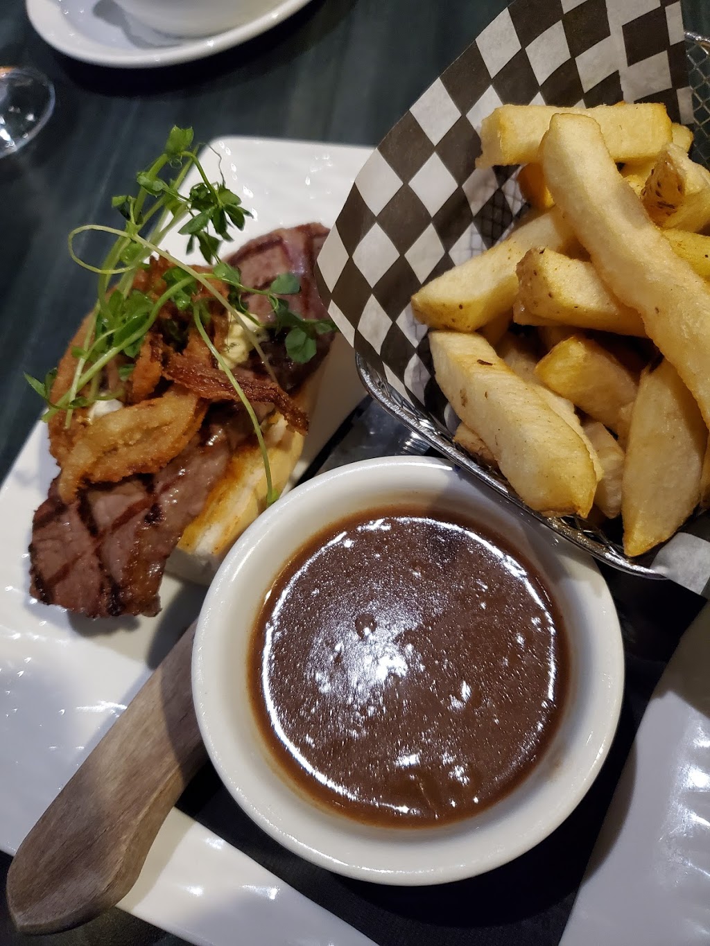 Crown ‘N Anchor Public House & Grill | 995 Lakeshore Dr W, Salmon Arm, BC V1E 1E4, Canada | Phone: (250) 832-7690