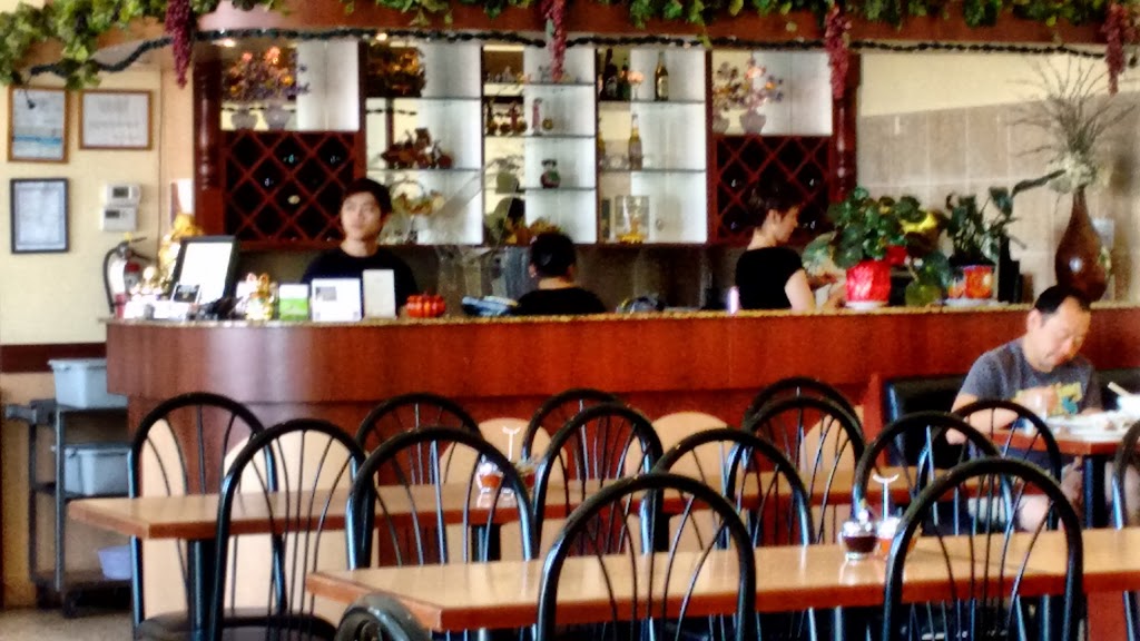 Pho Binh Minh Restaurant 2nd location | 706 Queenston Rd, Hamilton, ON L8G 1A2, Canada | Phone: (905) 661-0404