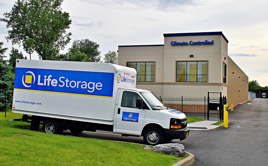 Life Storage | 550 Cayuga Rd, Buffalo, NY 14225, USA | Phone: (716) 395-0585