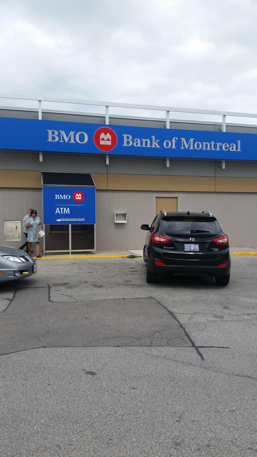 bmo queensway etobicoke hours