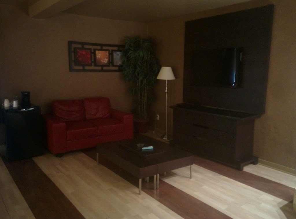 Excel Hotel Motel Montrea | 5250 Rue Jarry E, Saint-Léonard, QC H1R 3A9, Canada | Phone: (514) 322-8640