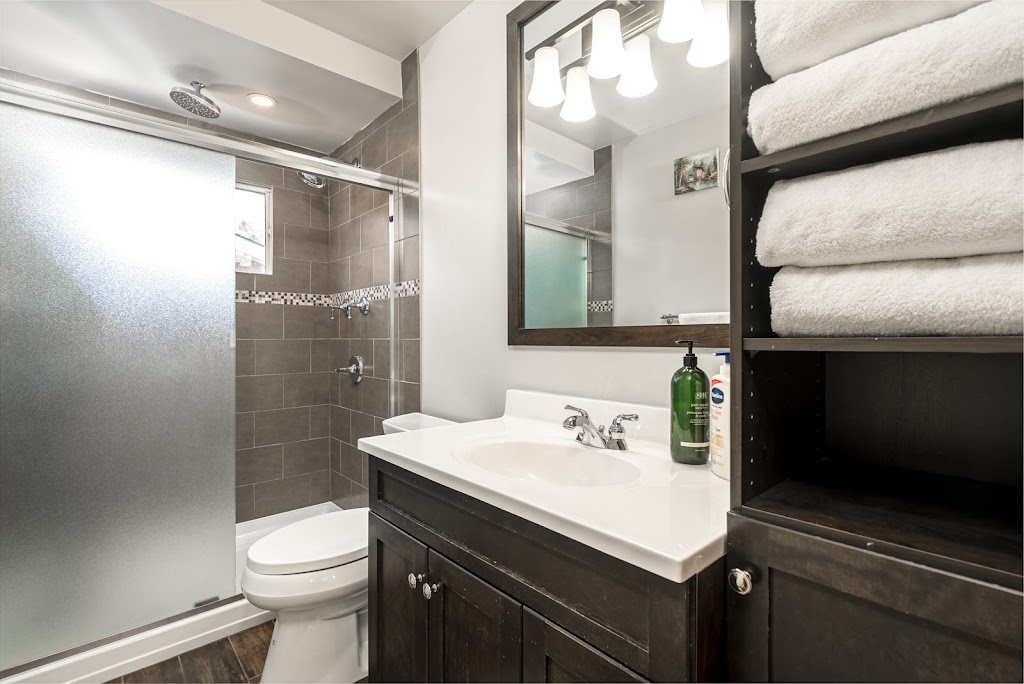 D@HOME Vacation Rental By Heritage Park/Glenmore Reservoir | 39 Hooke Rd, Calgary, AB T2V 3K6, Canada | Phone: (403) 970-2234