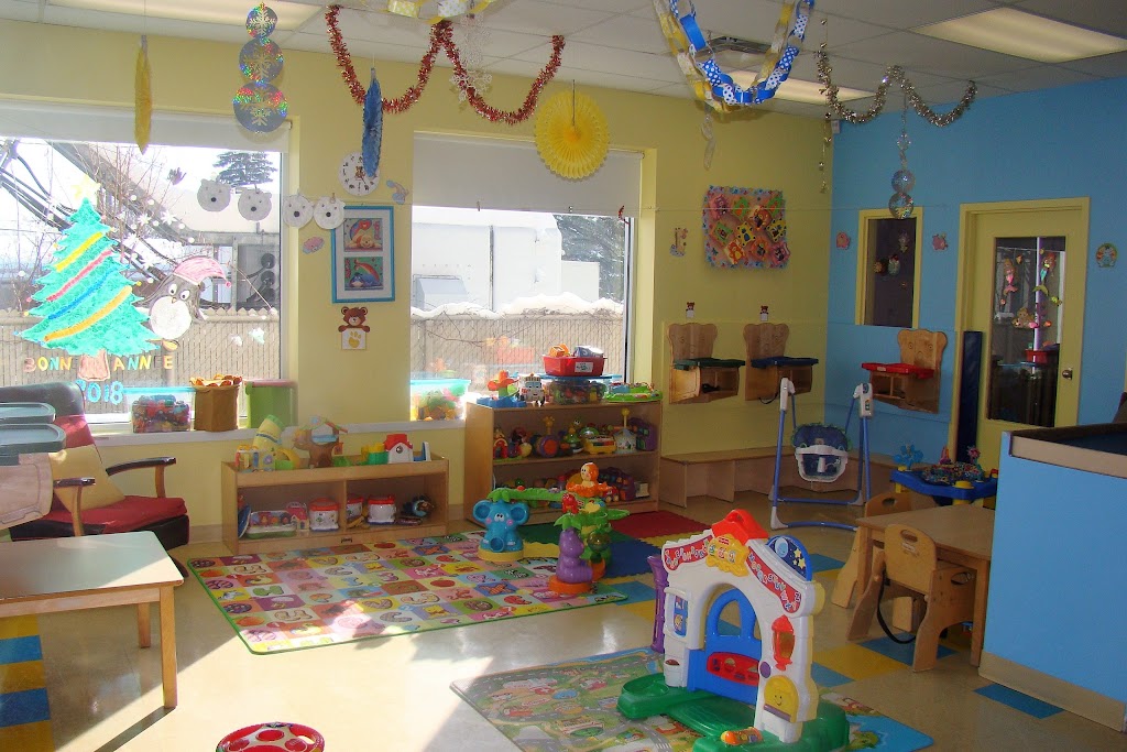 Garderie Educative Multicolore de Laval | 4640 Blvd. Samson, Laval, QC H7W 2H3, Canada | Phone: (450) 934-8666