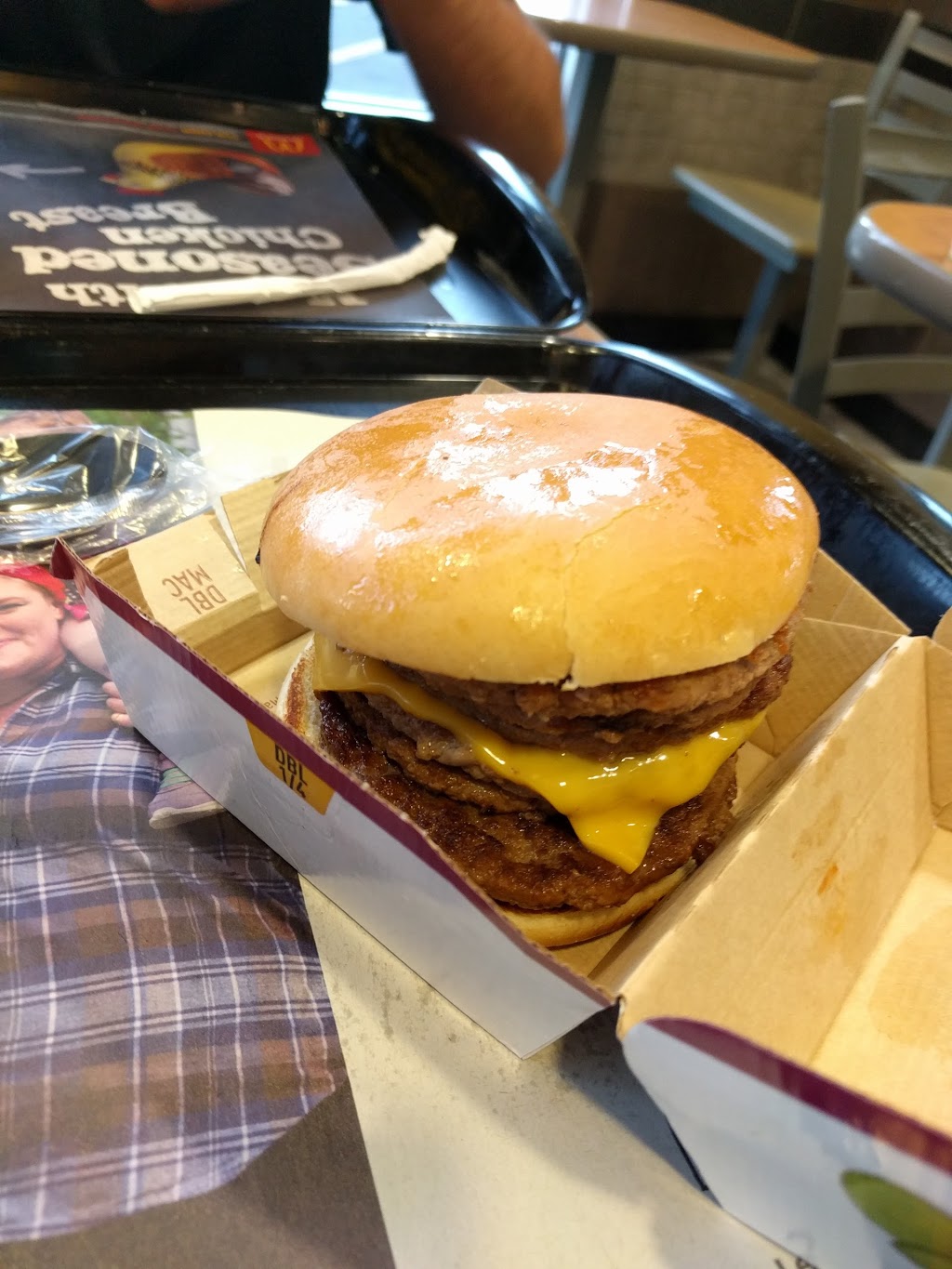McDonalds | 674 Queenston Rd, Hamilton, ON L8G 1A3, Canada | Phone: (905) 561-8960