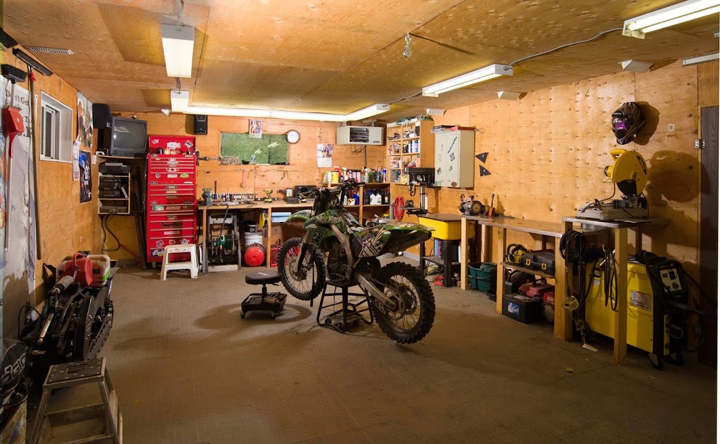 Sledders Paradise: Vacation Home & Condo Rentals | 500 Old Spallumcheen Road #202 1209 Riverside Ave Revelstoke, Sicamous, BC V0E 2V1, Canada | Phone: (204) 232-3900