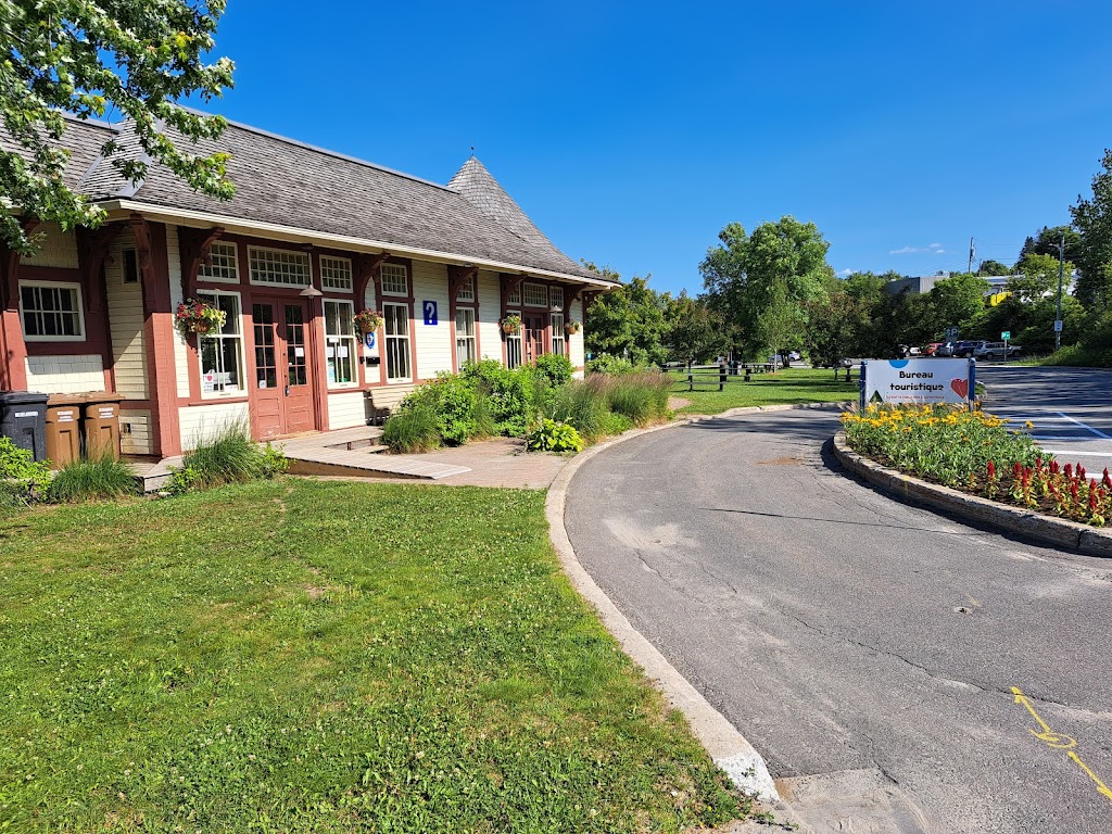 Tourist Information Bureau of Sainte-Agathe-Des-Monts | 24 Rue St Paul E, Sainte-Agathe-des-Monts, QC J8C 3M3, Canada | Phone: (819) 326-0457