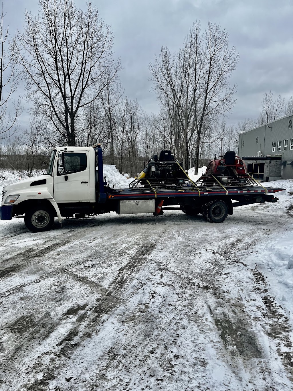 Remorquage G.B | 6350 Bd des Chenaux, Trois-Rivières, QC G9A 5E1, Canada | Phone: (819) 448-1743