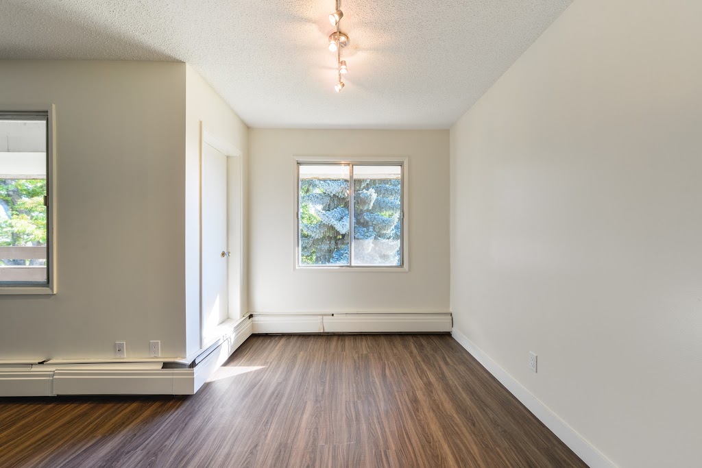 Pinetree Village | 14707 77 St NW, Edmonton, AB T5C 1E7, Canada | Phone: (780) 413-0014