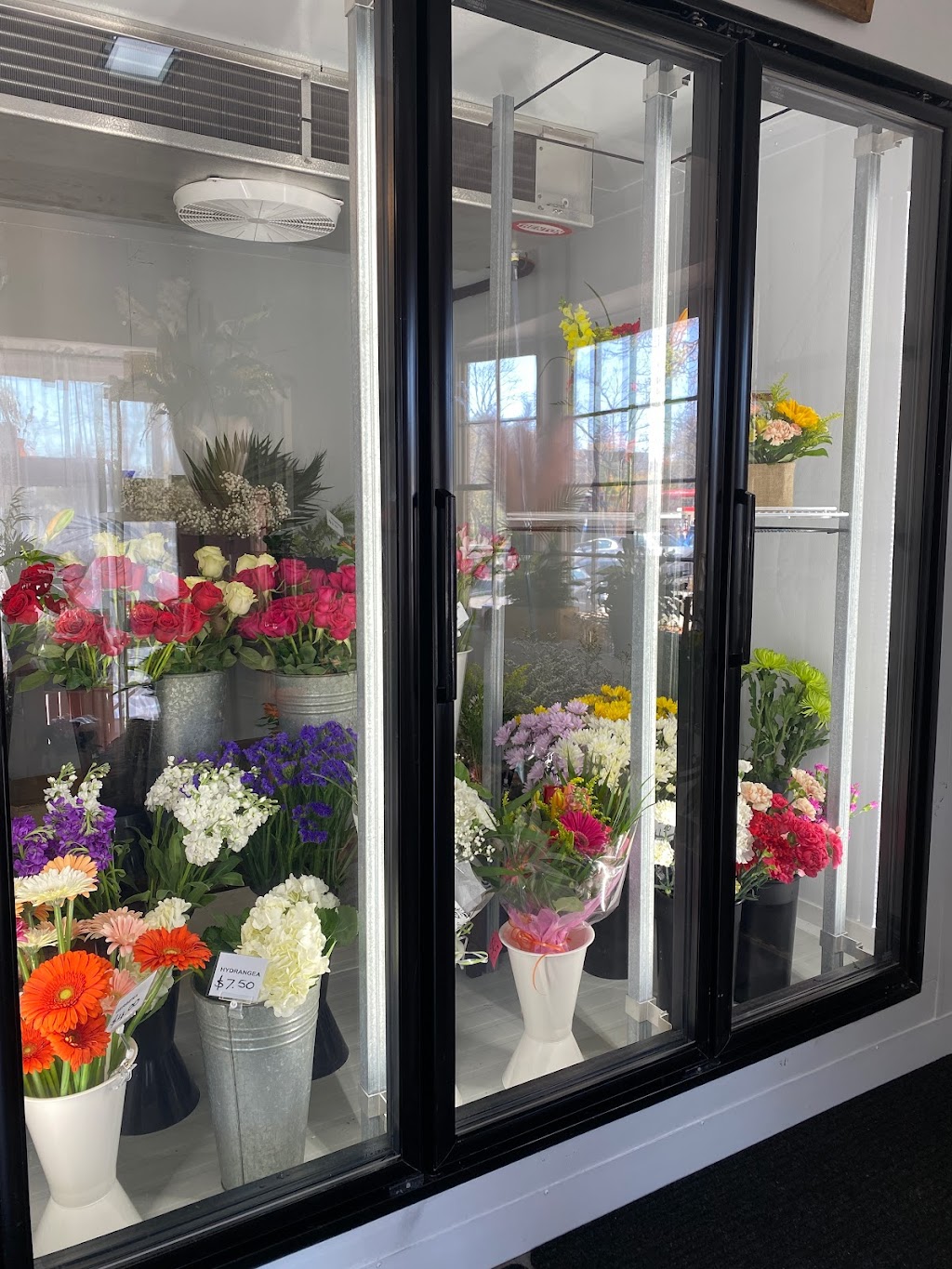 Petal Me Sugar Florist | 2 Orchard Heights Blvd #5, Aurora, ON L4G 3W3, Canada | Phone: (905) 726-3344