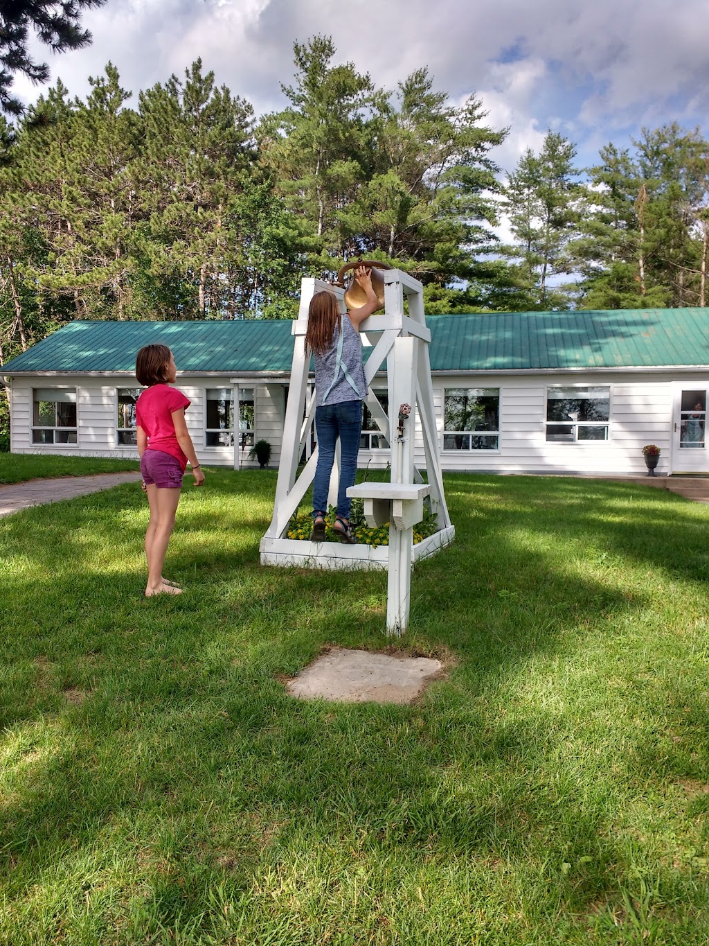 McMillans Cabins | 172 McMillan Rd, Golden Lake, ON K0J 1X0, Canada | Phone: (613) 625-2894