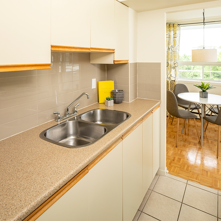 Parkway Towers | 1071 Ambleside Dr, Ottawa, ON K2B 6V4, Canada | Phone: (613) 688-2222