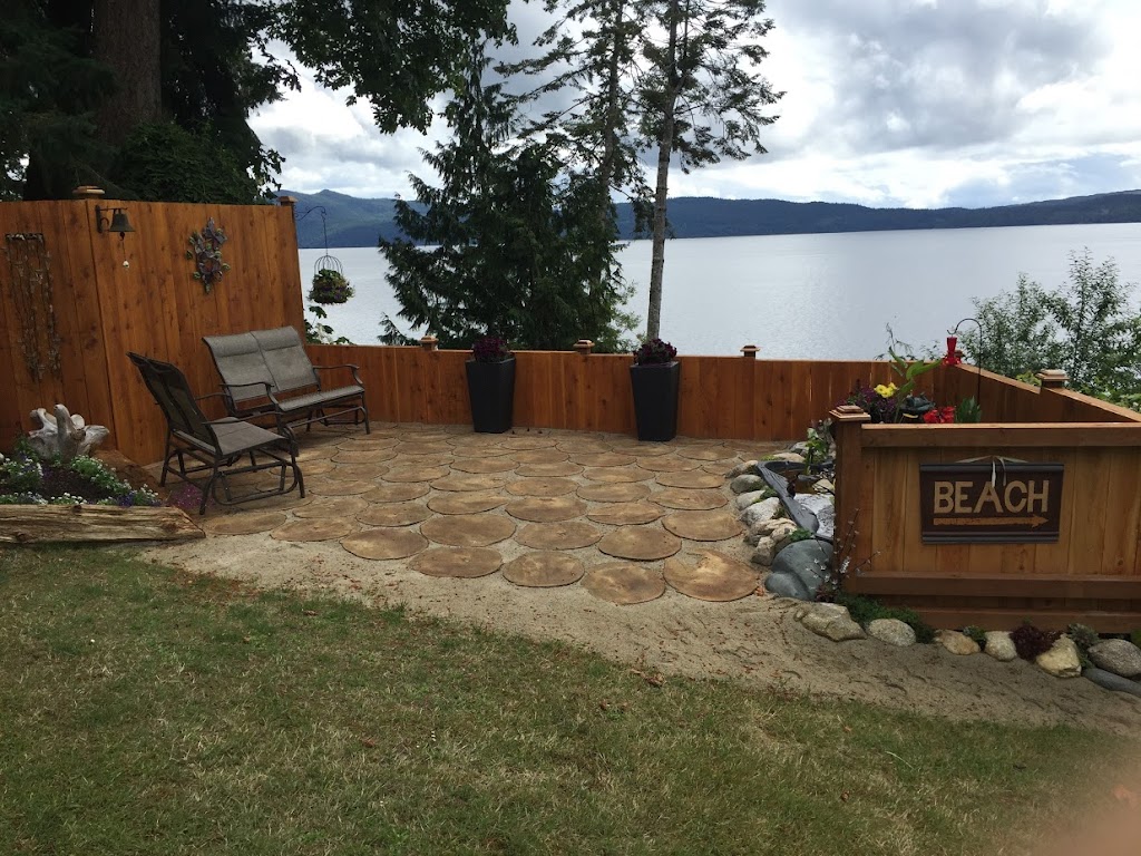 Garnet Rock Oceanside Resort | 8425 Sunshine Coast Hwy, Powell River, BC V8A 4Z2, Canada | Phone: (604) 487-9535