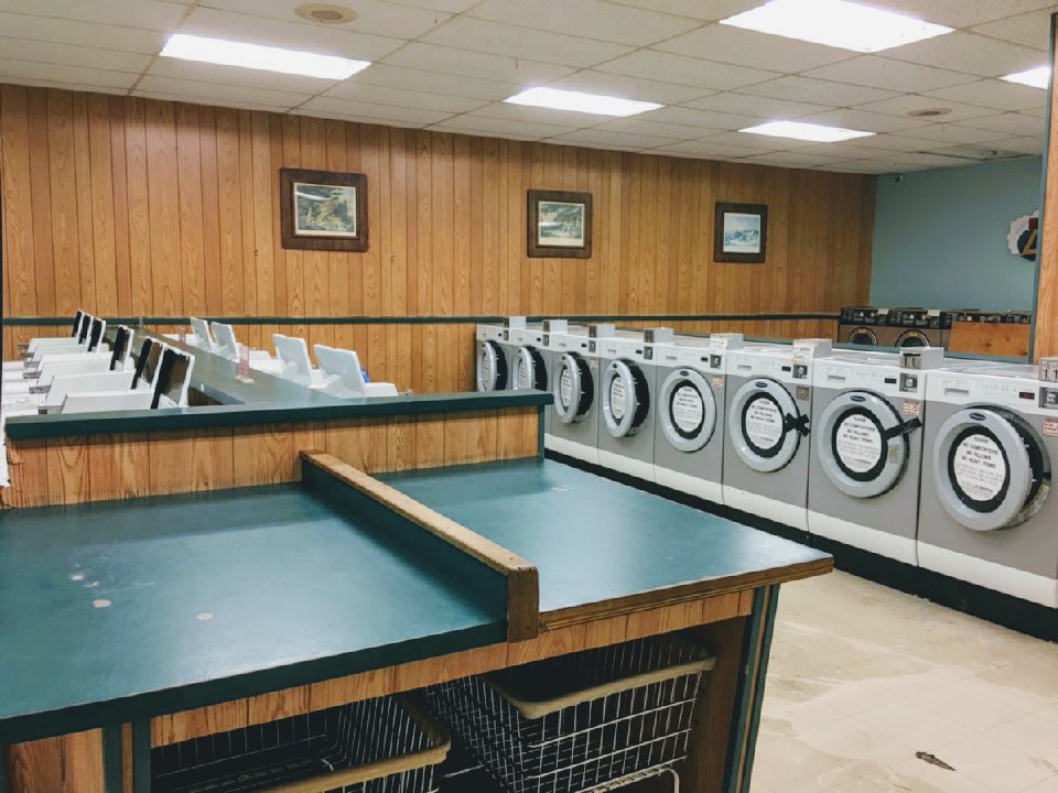 Smiths Falls Laundromat | 39 Chambers St, Smiths Falls, ON K7A 2Y3, Canada | Phone: (613) 283-0707