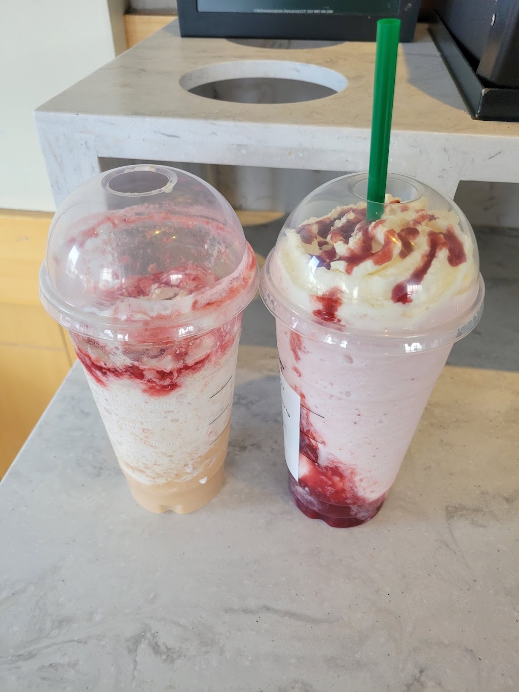 Starbucks | 100 McArthur Ave., Ottawa, ON K1L 6P9, Canada | Phone: (613) 744-0705