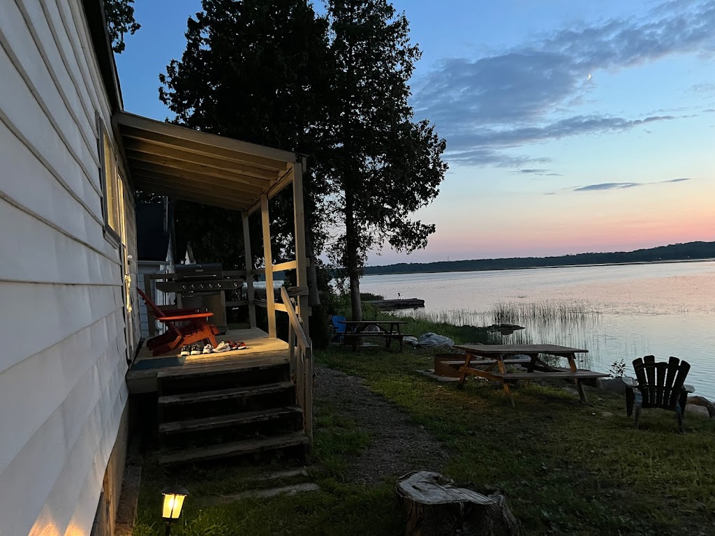 Sky Lake Resort, Waterfront Cottage and Cabin Rentals | 264 Red Bay Rd, Mar, ON N0H 1X0, Canada | Phone: (888) 634-5554