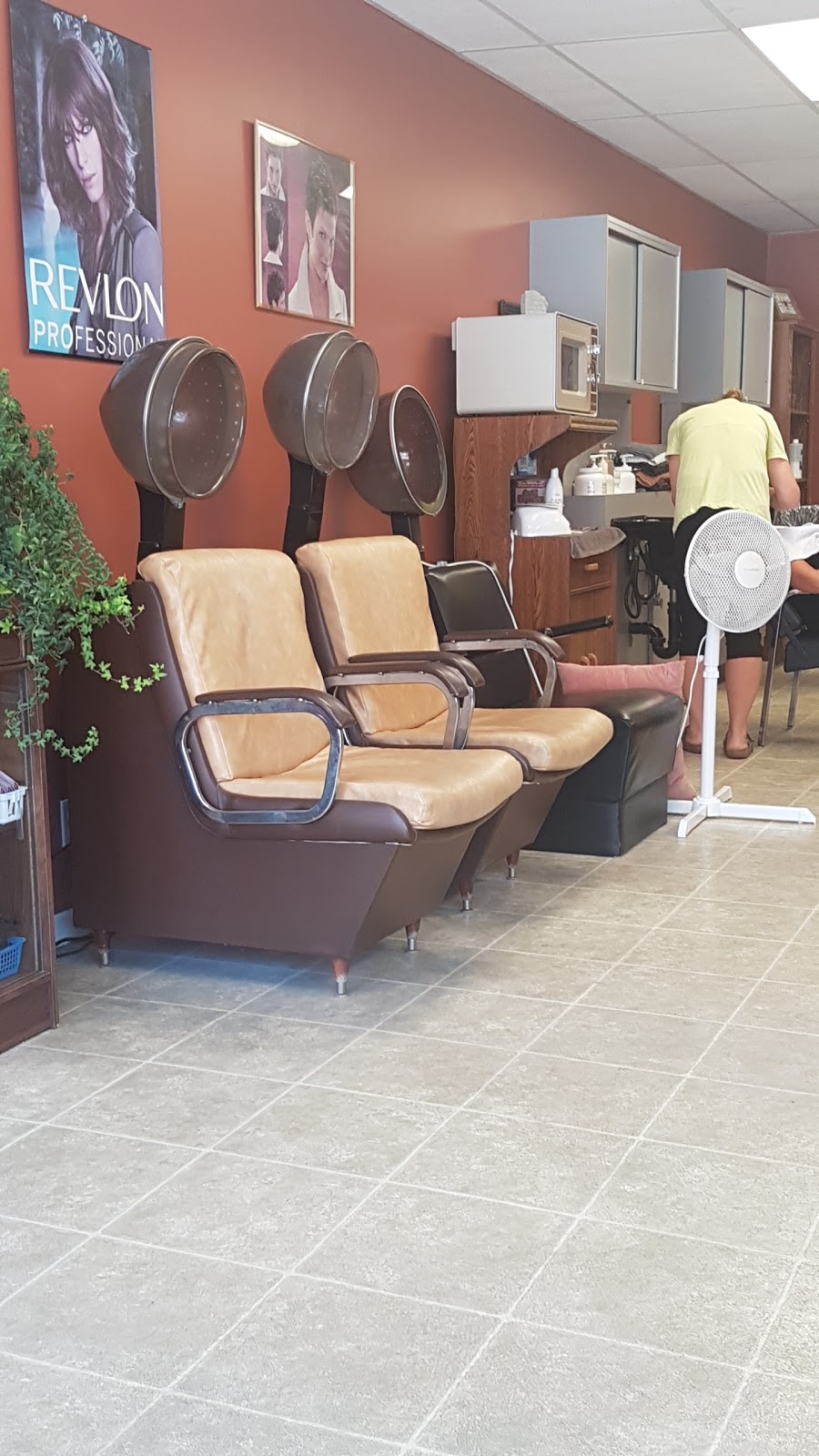 Shear Perfection | 14 Queen St N, Tilbury, ON N0P 2L0, Canada | Phone: (519) 682-3468