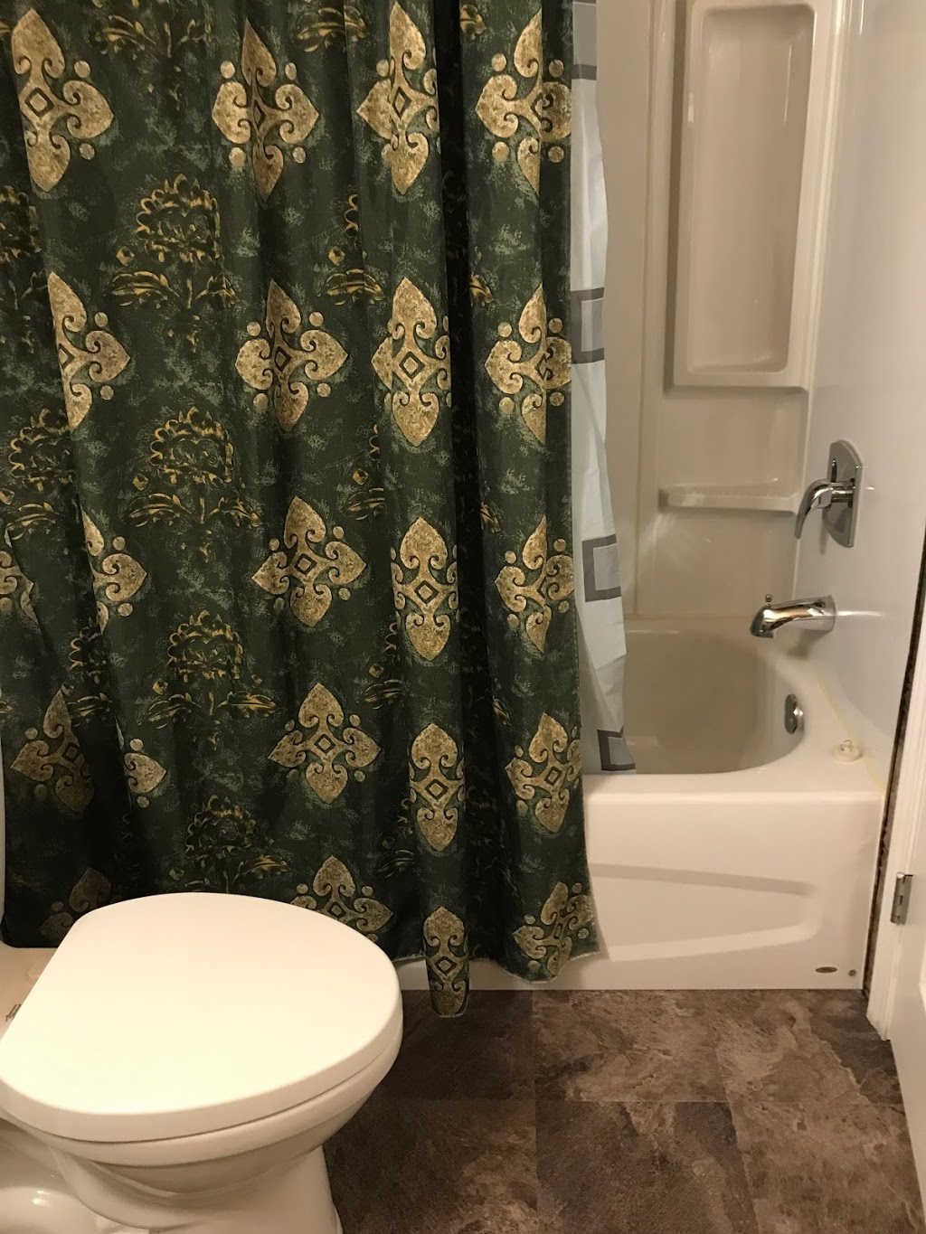 Marias Room rental | 113 Michigan St, Devon, AB T9G 2H4, Canada | Phone: (780) 938-7335