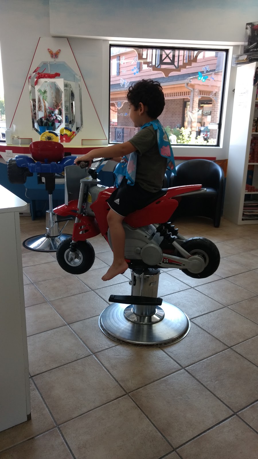 Minicoupe Coiffure | 270 Blvd. Samson Local 303, Laval, QC H7X 2Y9, Canada | Phone: (450) 719-6464
