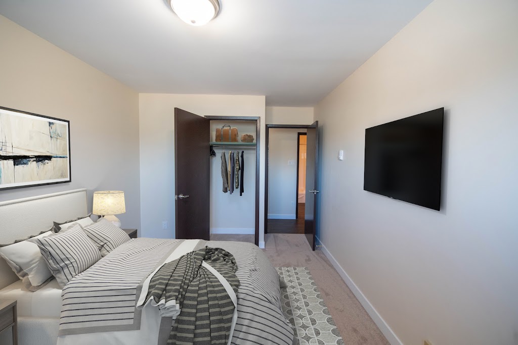 Vialoux Village Apartments | 3420 Vialoux Dr, Winnipeg, MB R3R 0A4, Canada | Phone: (204) 837-2332