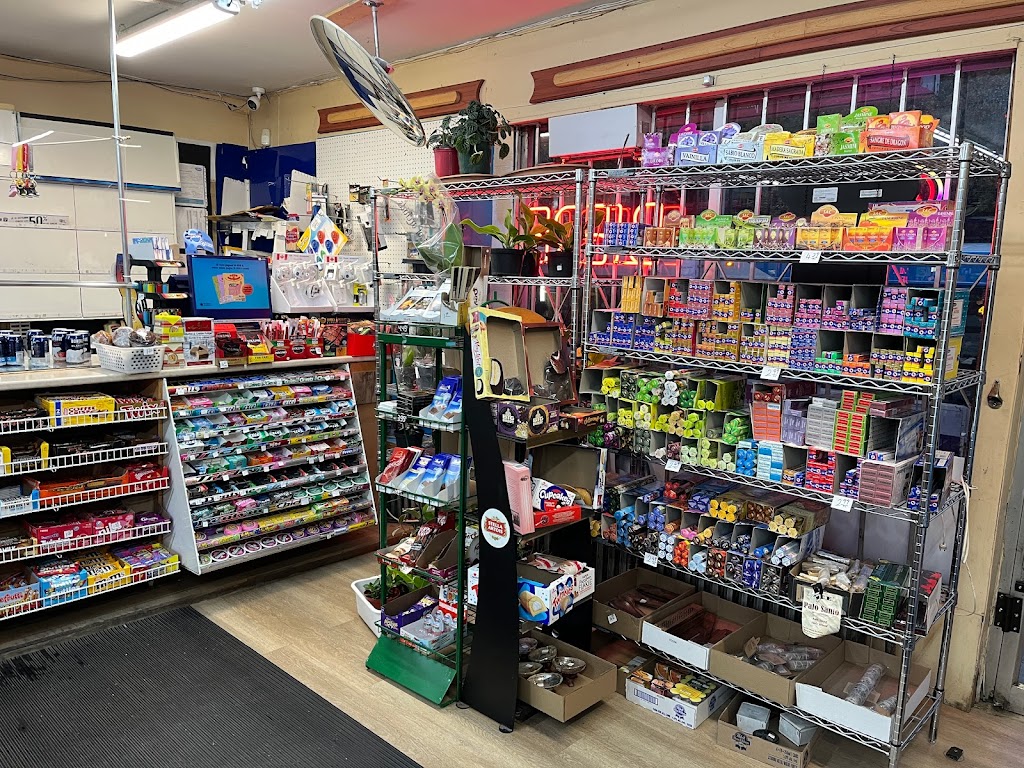 Dépanneur | 3541 Av. De Lorimier, Montréal, QC H2K 3X5, Canada | Phone: (514) 524-5445