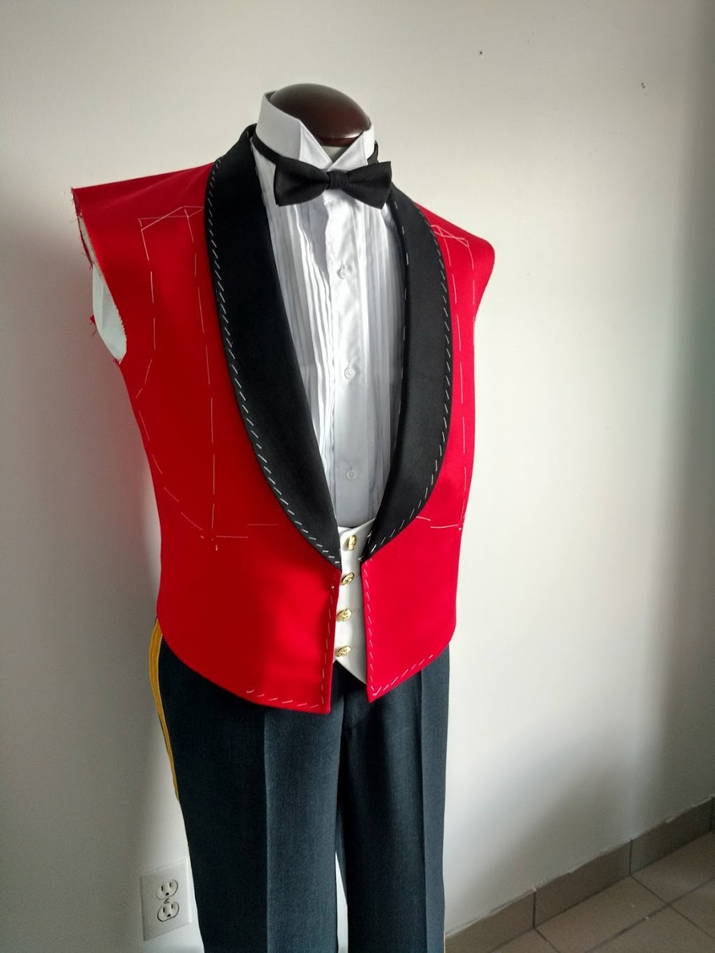Vic Master Tailor | 6092 Cunard St, Halifax, NS B3K 1E4, Canada | Phone: (902) 424-8638