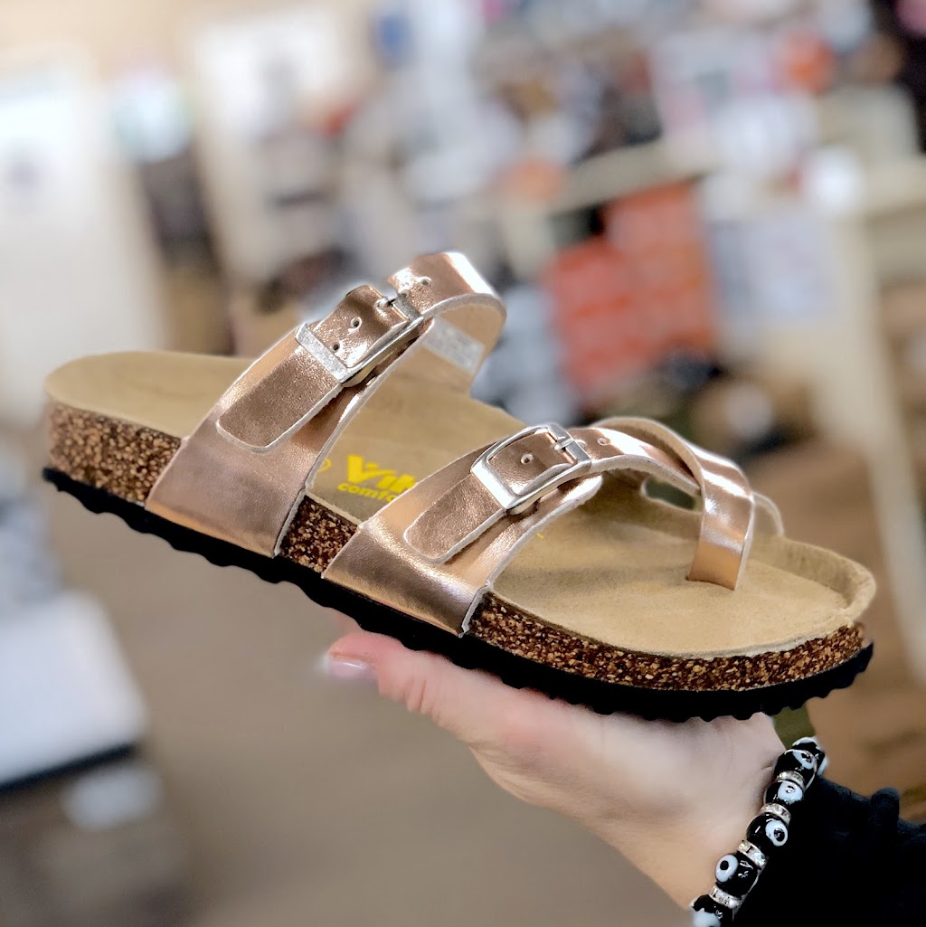 Factory Shoe Outlet/Emille Shoes Ltd | 2394 Fairview St, Burlington, ON L7R 2E4, Canada | Phone: (905) 632-9688